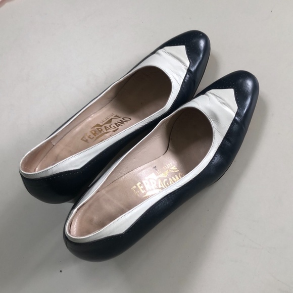 Ferragamo Navy Wingtip Heels Size 7.5 - Picture 5 of 15